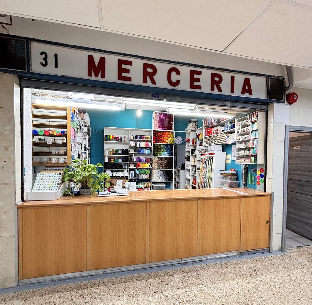 Organización de espacio de una mercería en Madrid